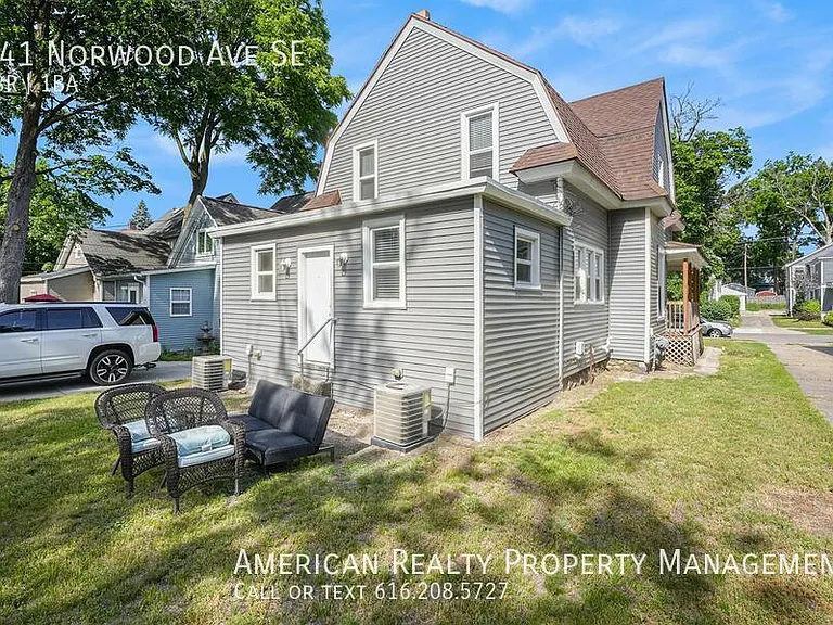 541 Norwood Ave SE — Photo 13