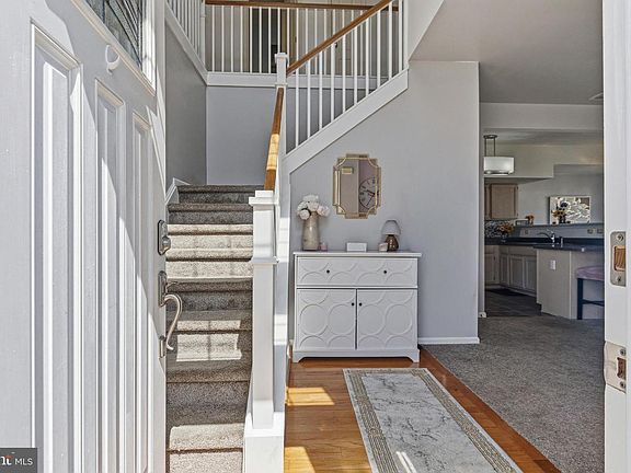 4th image of 422 Worchester Dr