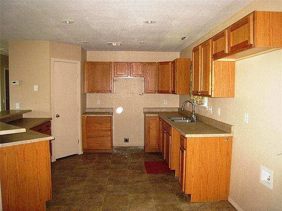 4th image of 303 W 20th St