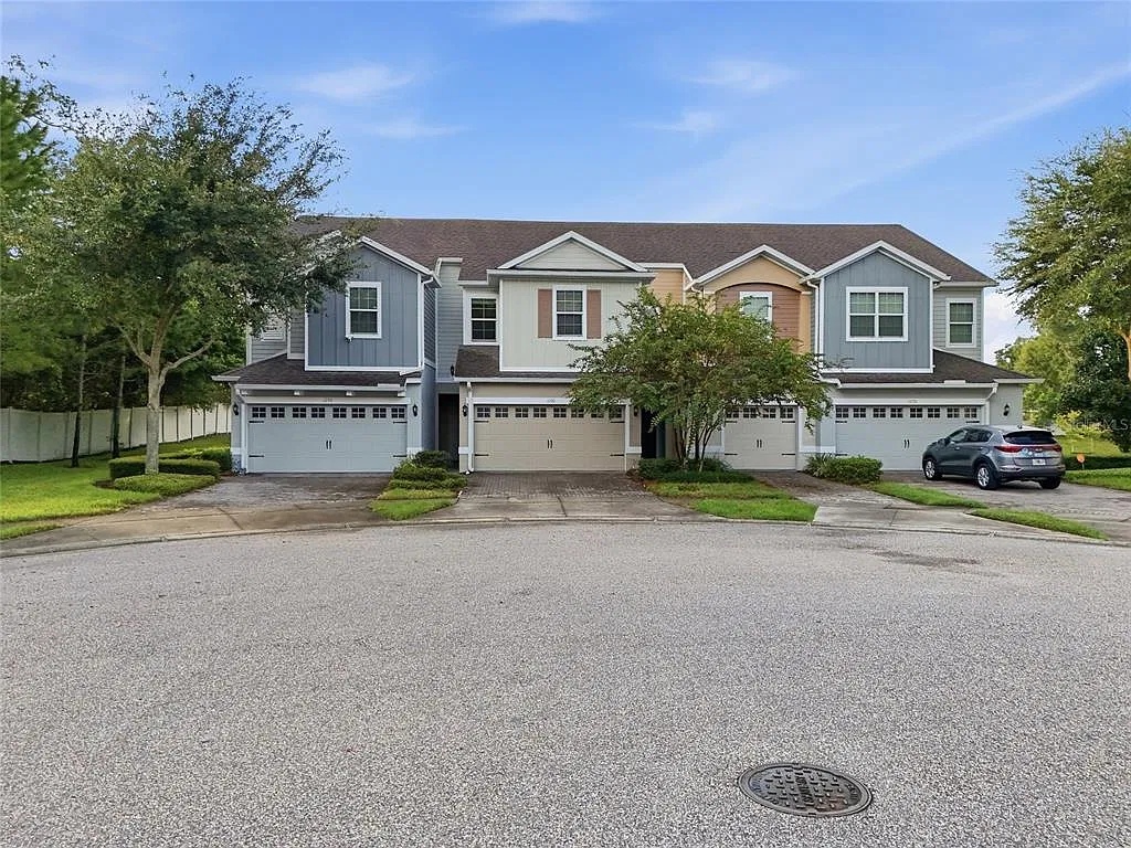 3 bed, 2.5 bath, 1650 sqft, $2,300 — Photo 2