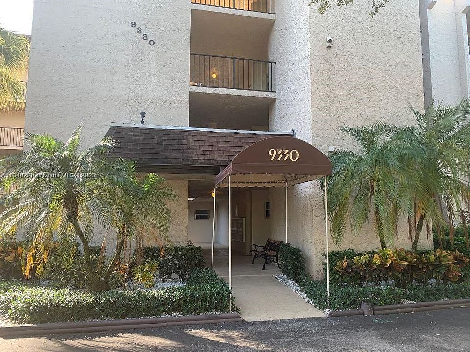 1st image of 9330 Lagoon Pl APT 105
