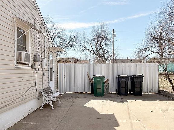 2nd image of 1216 SW 39th St