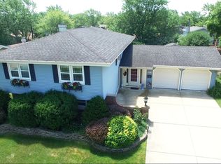 1075 Hassell Rd, Hoffman Estates, IL 60169