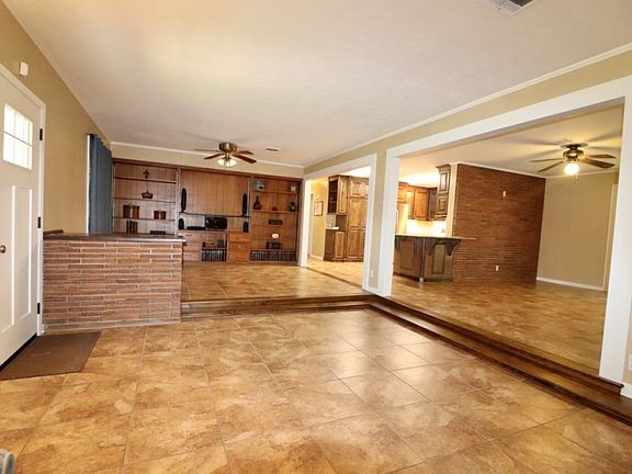 3rd image of 402 Belmont Dr