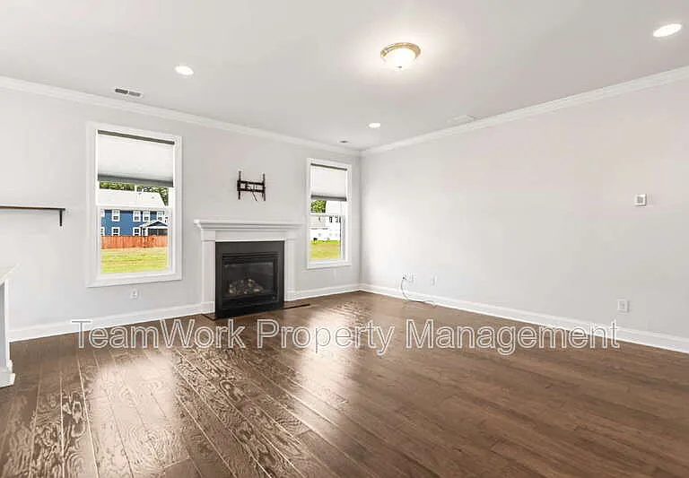 233 Seaworthy St — Photo 12