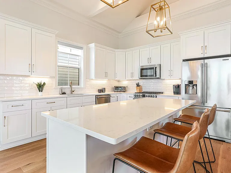 2406 Valence St — Photo 8