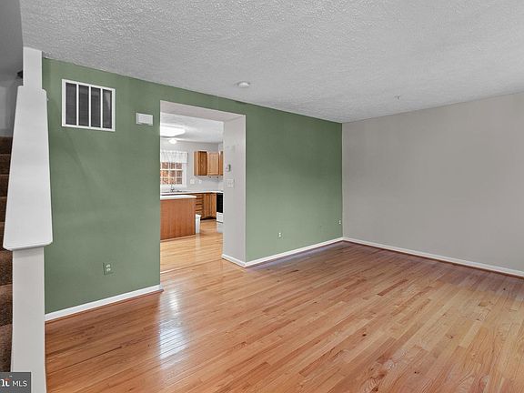 3rd image of 1035 Chestnut Cove Dr