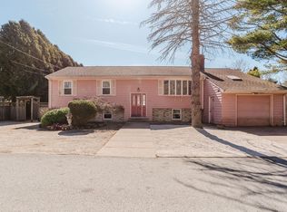 10 Hobart St, Westport, MA 02790
