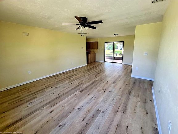 3rd image of 1215 Killarney Dr