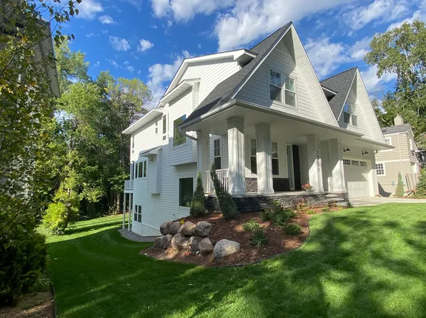 19370 Lake Ave, Deephaven, MN 55391