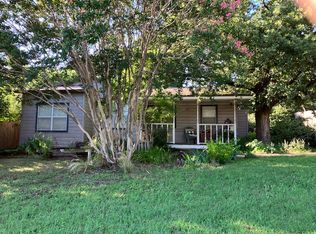 917 Harrison Dr, Kennedale, TX 76060