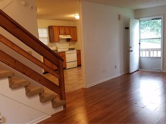 2nd image of 818 Aubrey Ave
