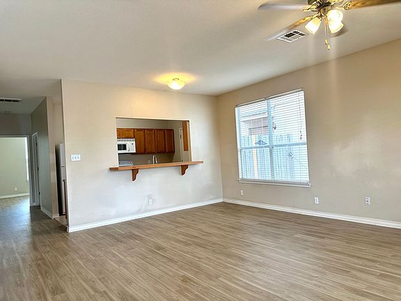 5th image of 212 Sandstone Dr APT A