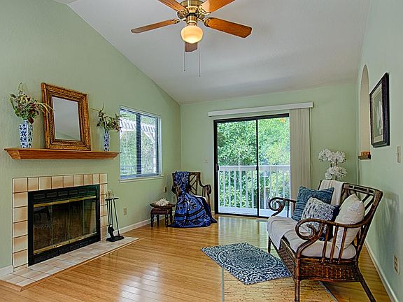 4th image of 219 1/2 Navarra Dr