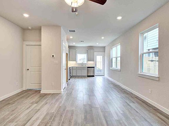 4th image of 893 Casina Cir
