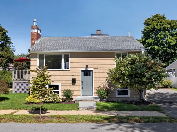 95 Winthrop St, Waltham, MA 02453