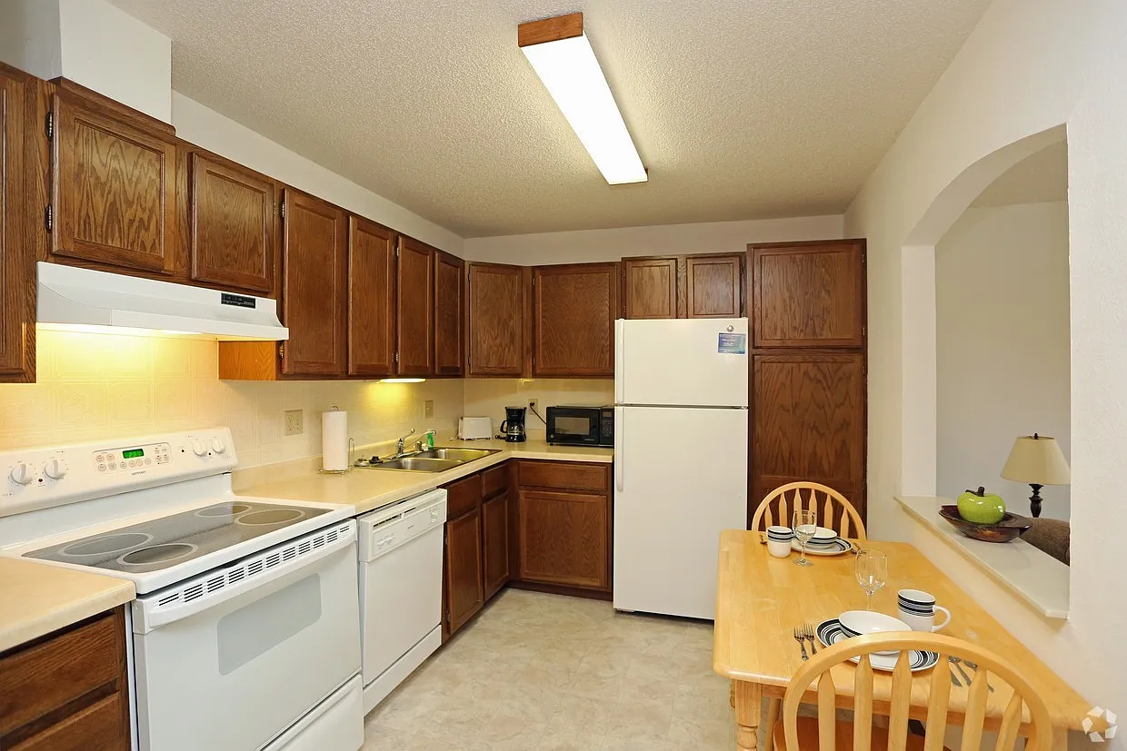 Island Place Apartments - On the River — Photo 3