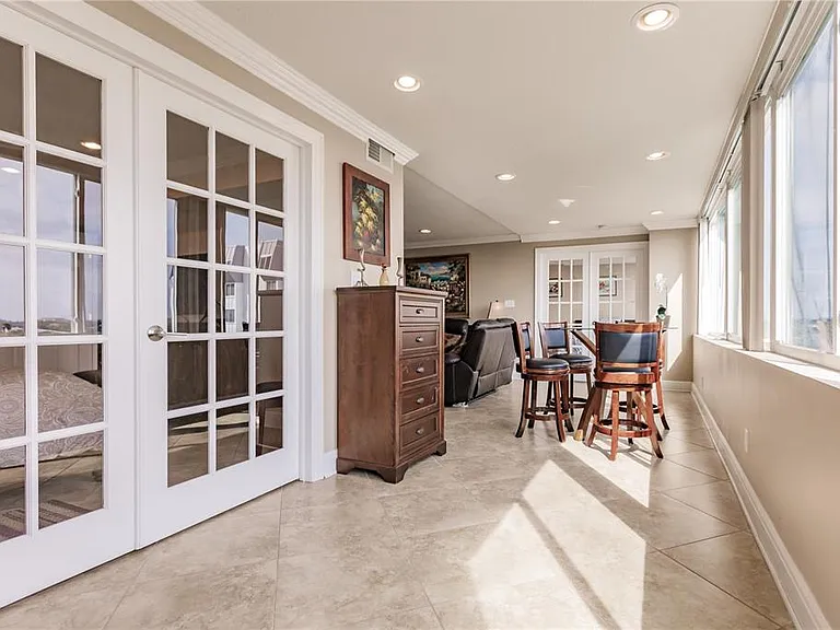 1055 W Peppertree Dr #606AA — Photo 2