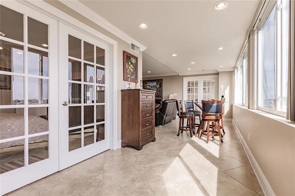 Building Photo - 1055 W Peppertree Dr #606AA
