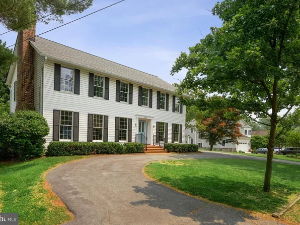 4313 Clearbrook Ln, Kensington, MD 20895