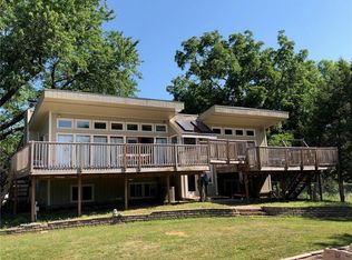 1002 W Summit St, Winterset, IA 50273