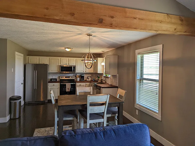 515 W Chestnut Rd — Photo 2
