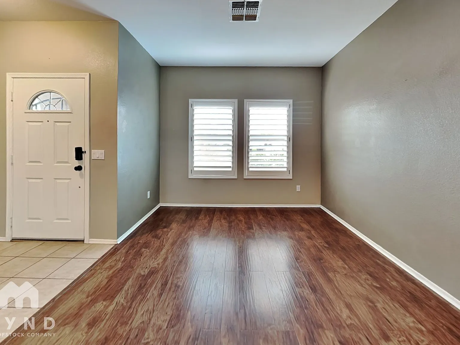 4 bed, 2.5 bath, 2370 sqft, $2,410 — Photo 4