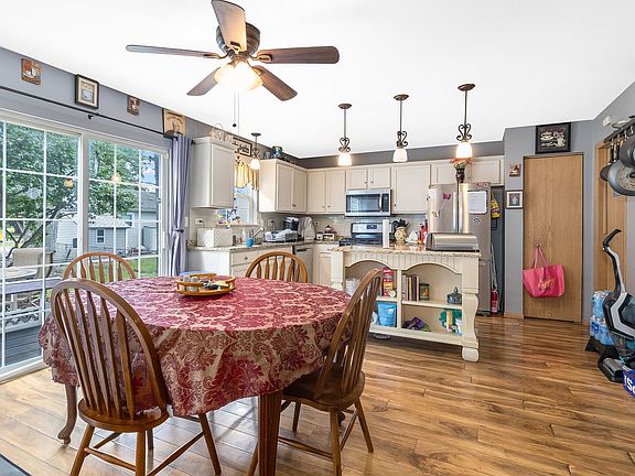 5th image of 141 Picnic St