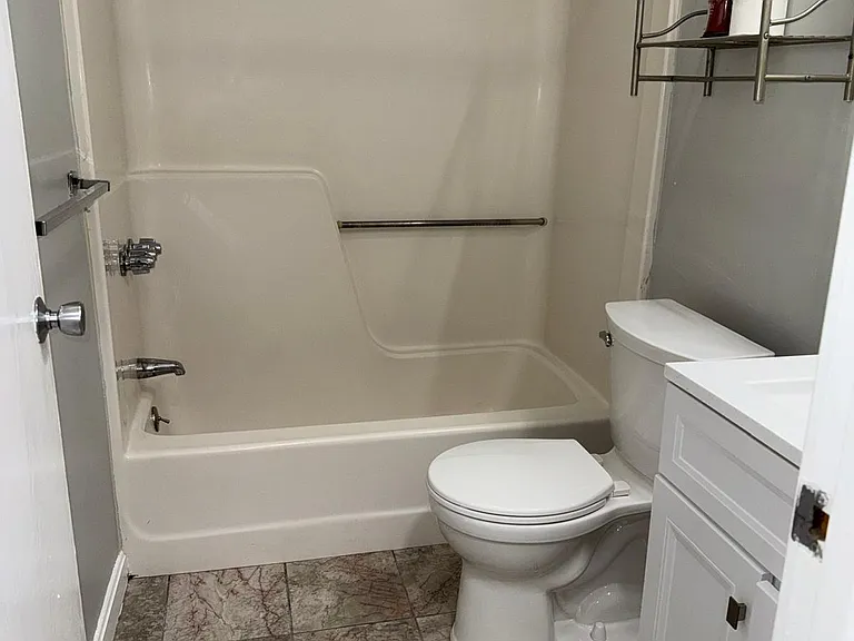 121 Cluff Crossing Rd #11 — Photo 12