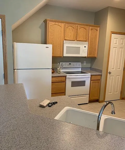 3919 NE Gardenia Ln — Photo 4