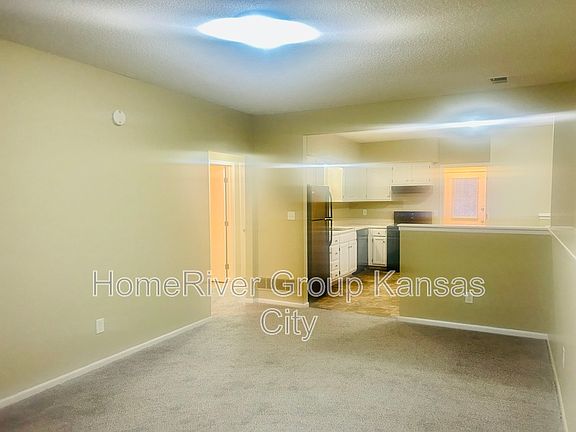 5th image of 700 NE Ball Dr #D