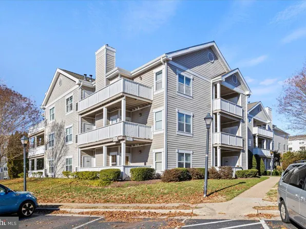 14302 Rosy Ln APT 32, Centreville, VA 20121