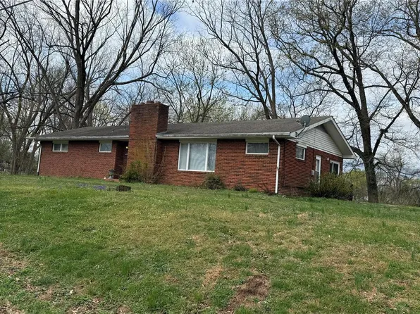 821 5th St E, Scott City, MO 63780