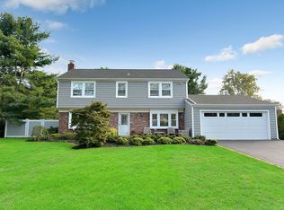 34 Millbrook Dr, Stony Brook, NY 11790