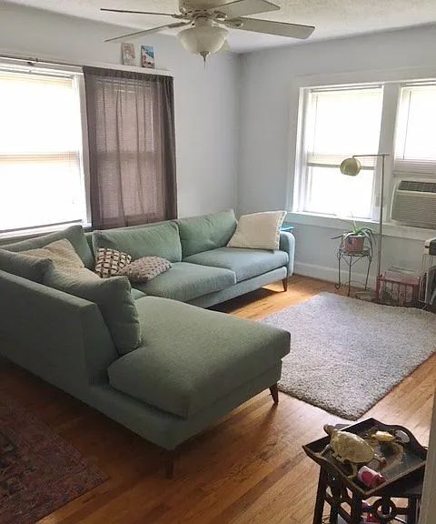 Valentine Place Apartments — Photo 44