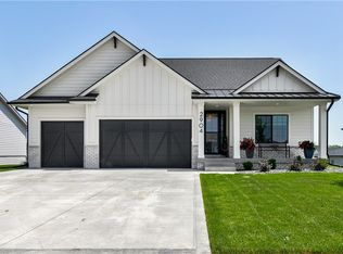 2904 NE Brentwood Cir, Grimes, IA 50111