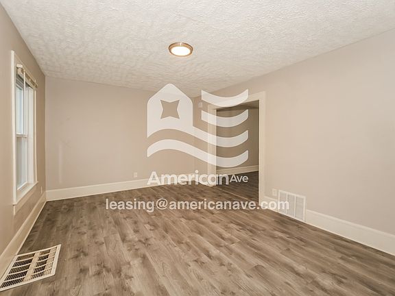 557008_003_living_room_14167790.jpg