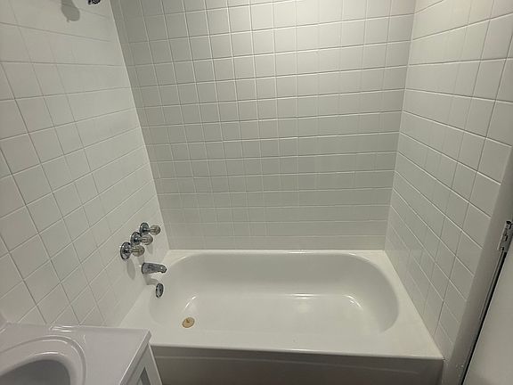 4th image of 3704 Farr Ave
