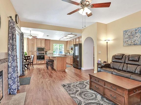 4th image of 362 Silberhorn Dr