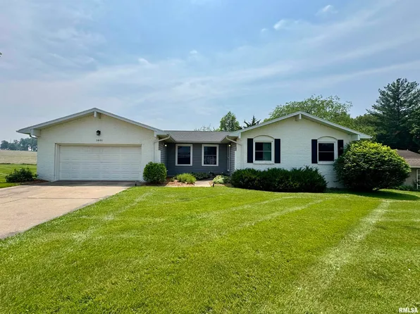 1601 Riverview Dr, Macomb, IL 61455