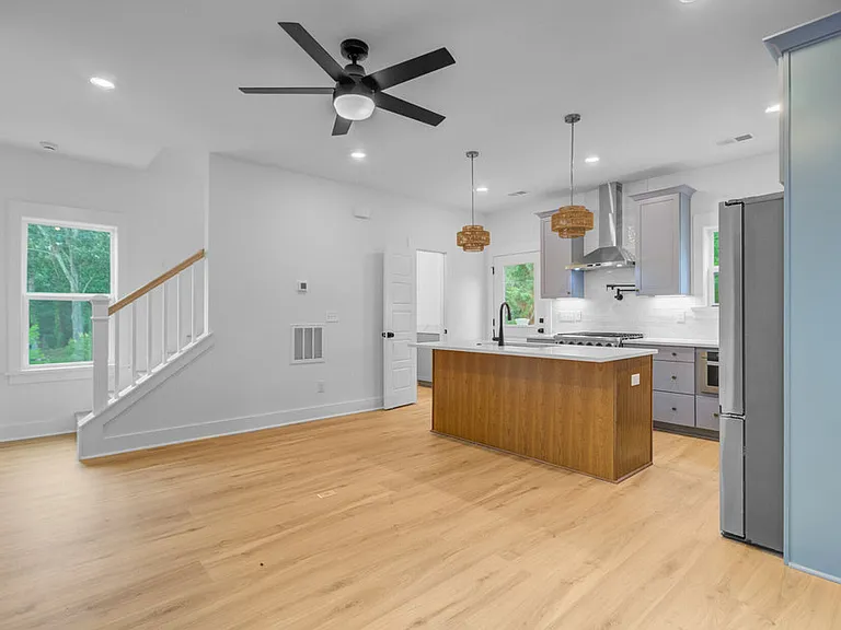 515 Joseph St — Photo 14