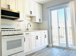406 Inland Dr APT 2B, Wheeling, IL 60090