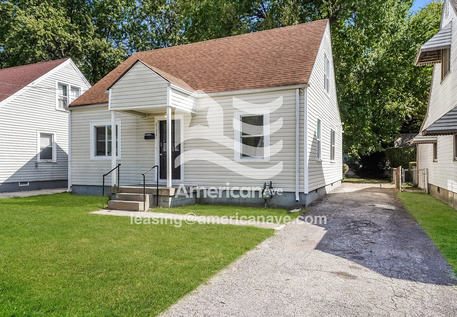 4 bed, 1.0 bath, 1211 sqft, $1,052 — Photo 3