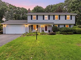 36 Autumn Oak Cir, Penfield, NY 14526