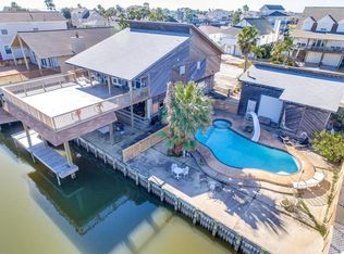 210 Bora Bora Dr, Tiki Island, TX 77554