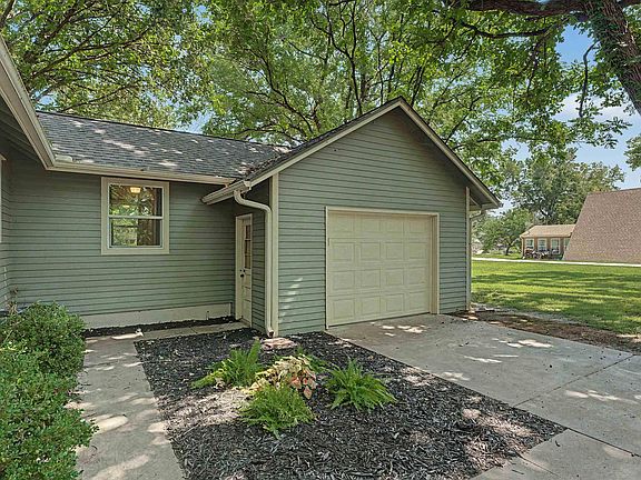 5th image of 302 Masche St