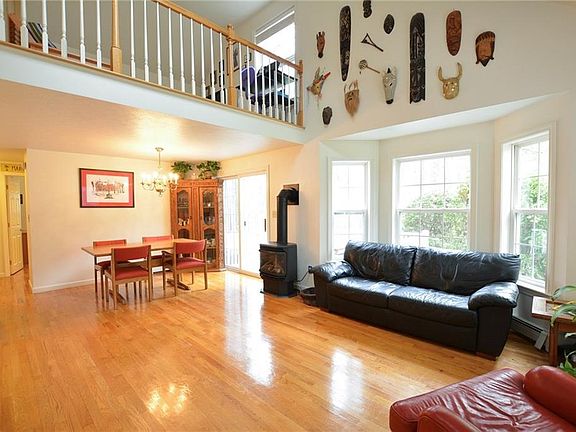 5th image of 33 Dunnhill Drive #33