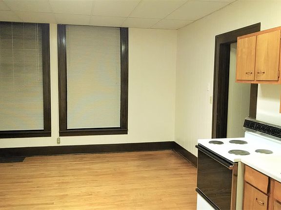 4th image of 15 E Main St #17