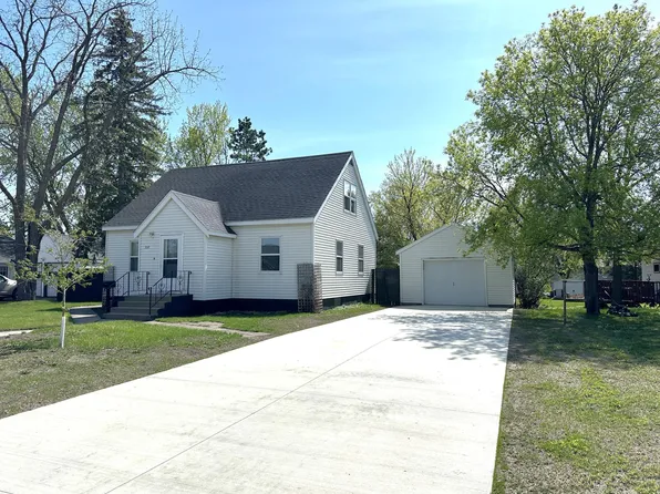 557 4th St SW, Perham, MN 56573