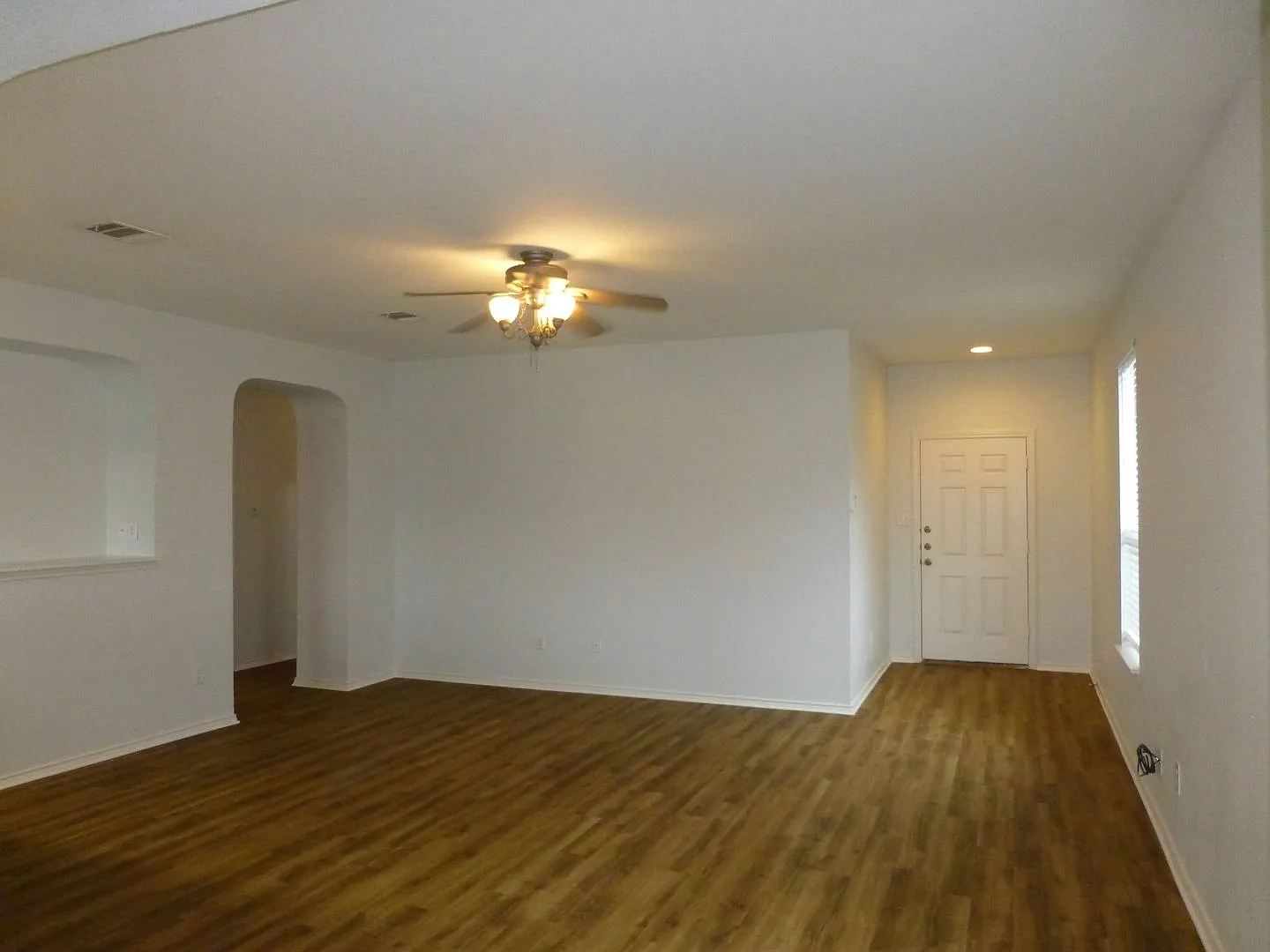 Charming 3 Bedroom Home in Round Rock — Photo 3